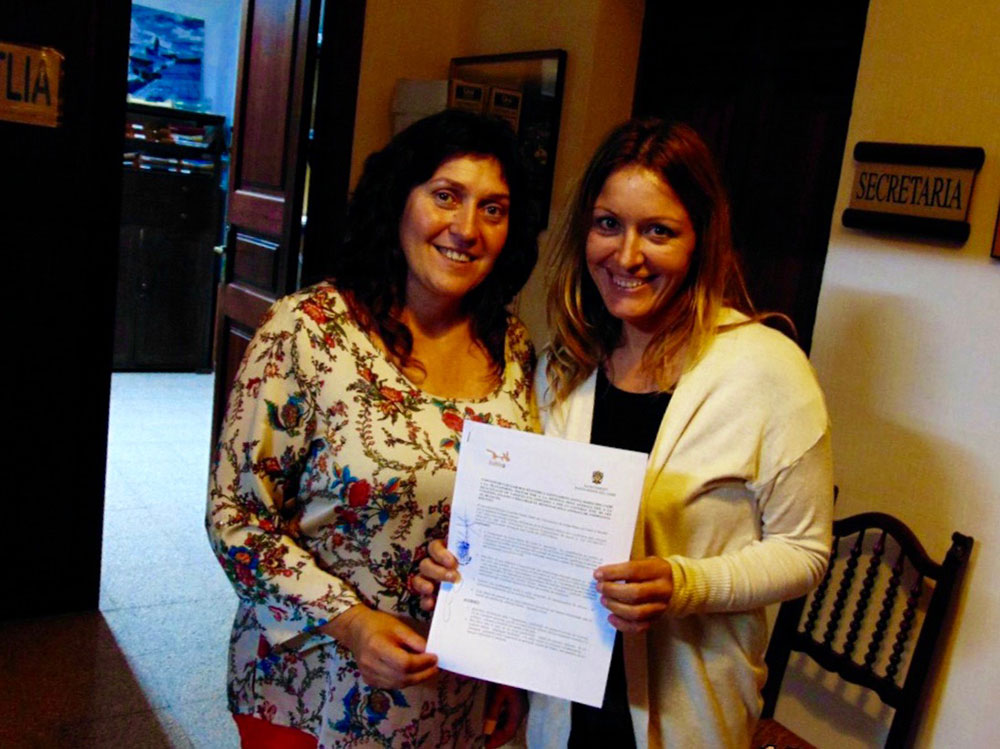 Marilena Borràs i Ana Aranda en el moment de la signatura del conveni